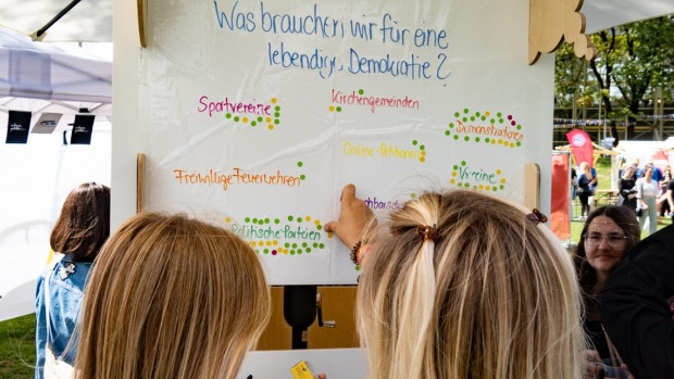 Symbolbild - Was brauchen wir für eine lebendige Demokratie - Diskussionj