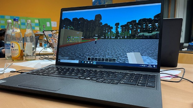 Minetest auf einem Laptop