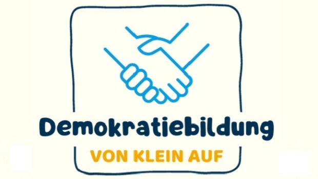 Zwei Hände, die einander ergreifen