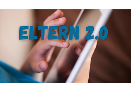 Titelbild des Projekts "Eltern 2.0": Mit Projektüberschrift vor einer Hand auf dem Tablet